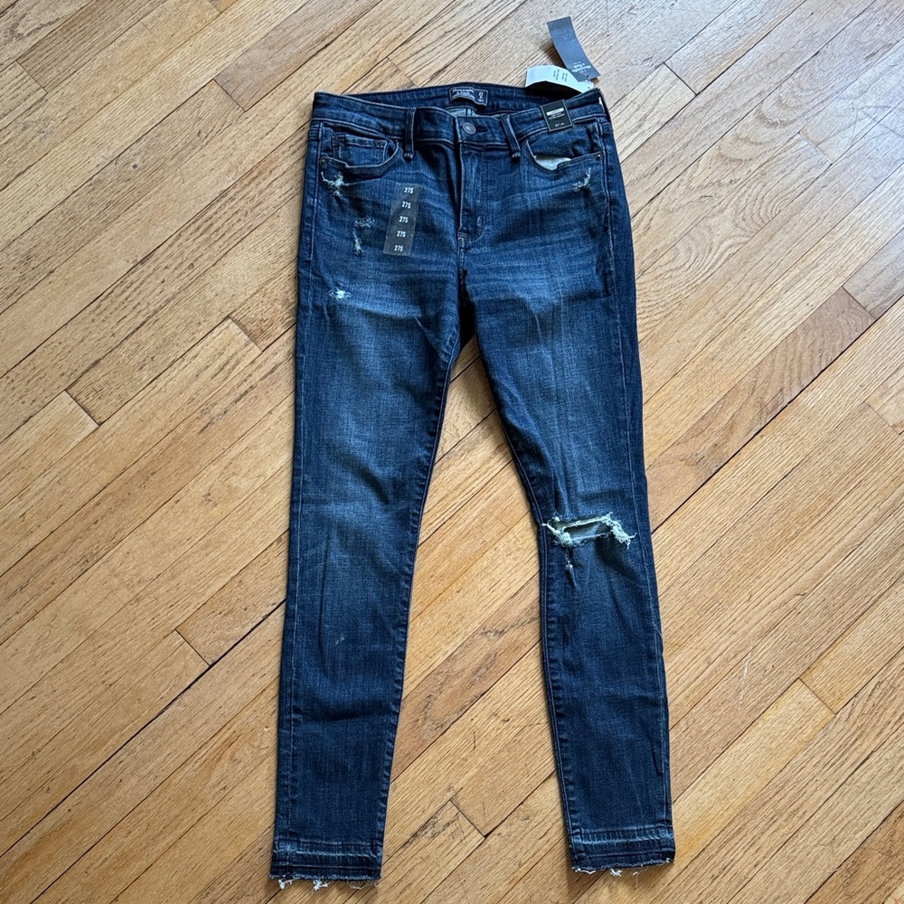 NWT Abercrombie & Fitch Dark Blue Harper Denim Jeans 27/4s
